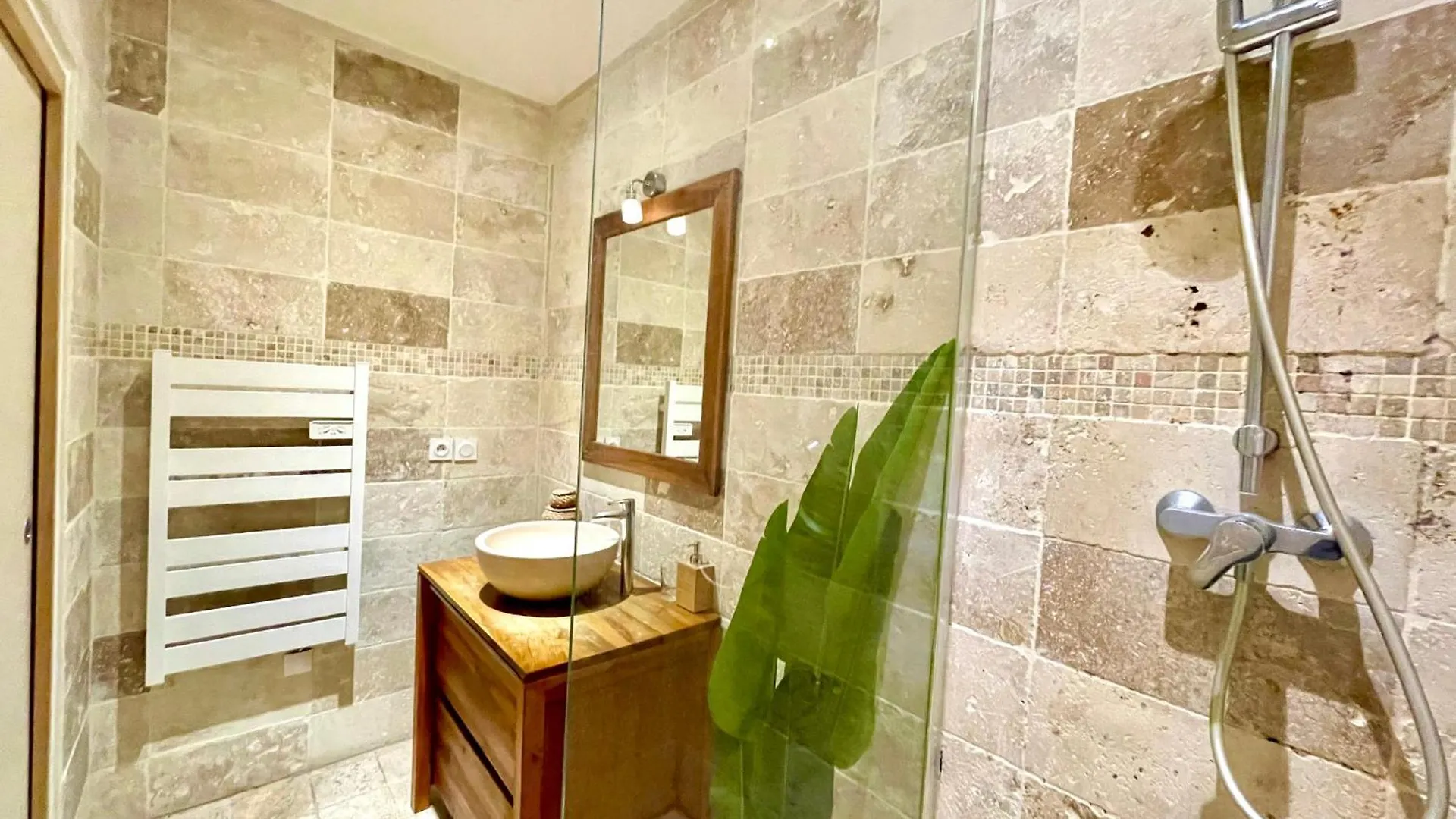 Bngo I Luxe & Confort I Lyon Centre, 4 Personnes, Toilette Separe, Place Des Terreaux 0*,
