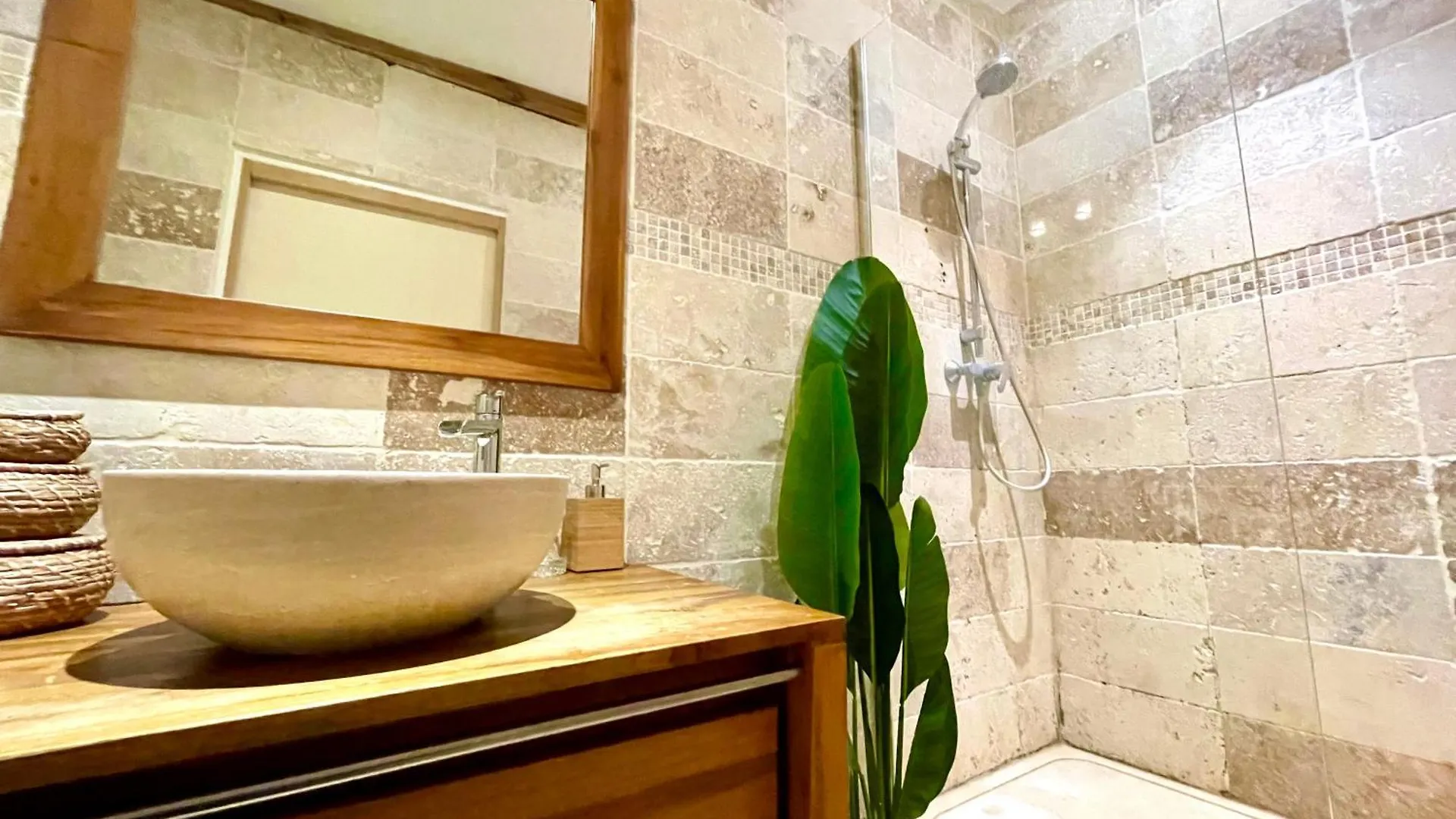 Bngo I Luxe & Confort I Lyon Centre, 4 Personnes, Toilette Separe, Place Des Terreaux Appartement